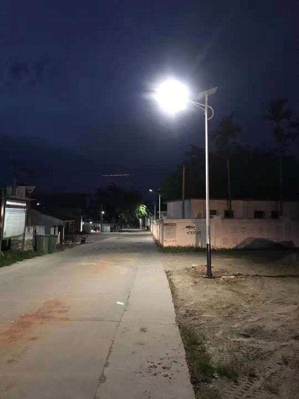 Tout dans 2 la route solaire solaire des réverbères 60W 80W LED allume le réverbère semi solaire