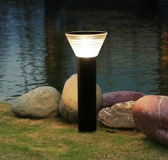 Usine de gros de lampes de pelouse solaires à LED IP 65 Lampes de jardin solaires extérieures étanches