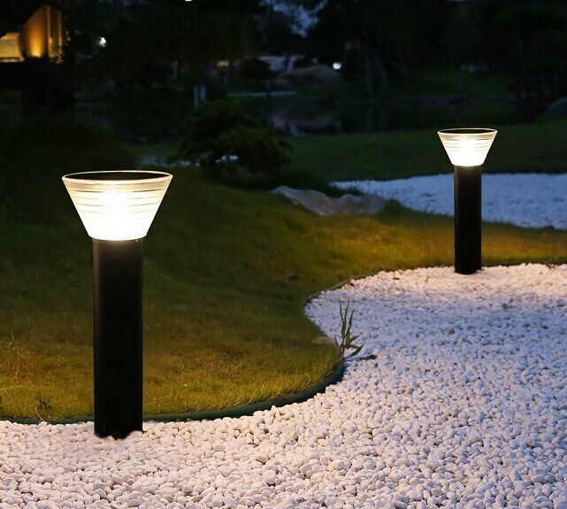 Usine de gros de lampes de pelouse solaires à LED IP 65 Lampes de jardin solaires extérieures étanches