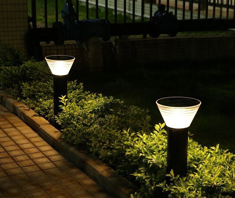 Usine de gros de lampes de pelouse solaires à LED IP 65 Lampes de jardin solaires extérieures étanches