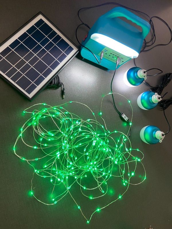 kits portatifs de système d'éclairage d'énergie solaire d'ampoules du système 4 LED du panneau solaire 12W