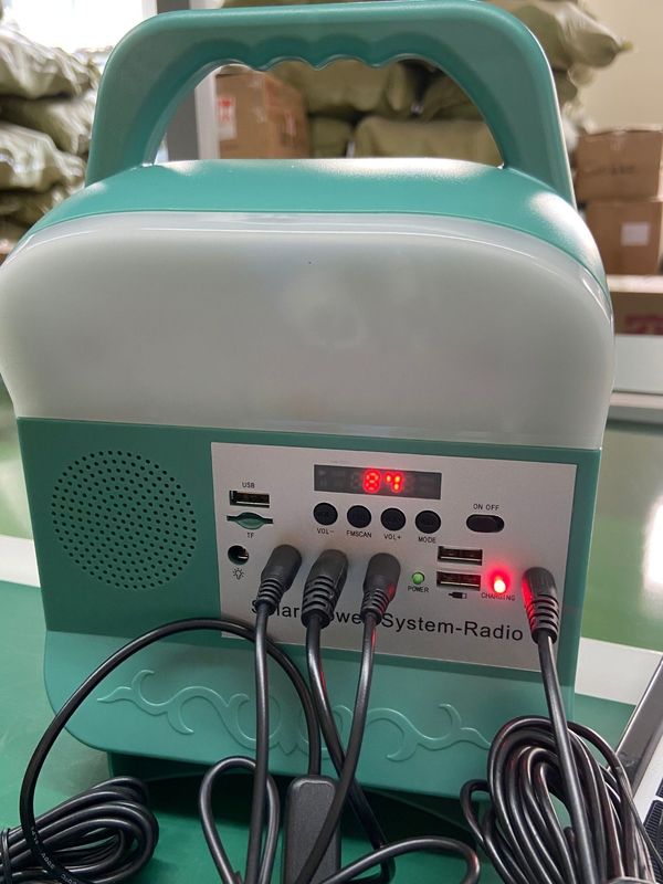 kits portatifs de système d'éclairage d'énergie solaire d'ampoules du système 4 LED du panneau solaire 12W