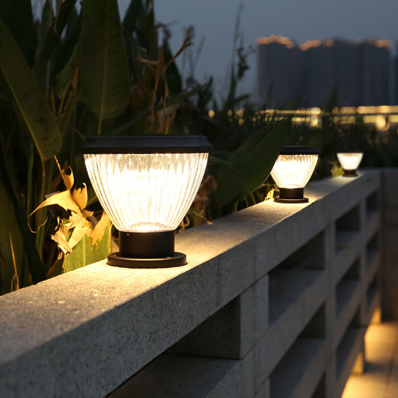 Décoration imperméable extérieure solaire toute du jardin LED dans une lumière de pilier de lampe