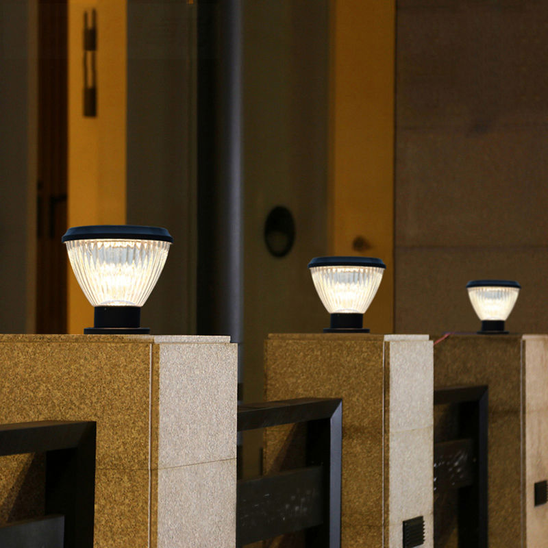 Décoration imperméable extérieure solaire toute du jardin LED dans une lumière de pilier de lampe