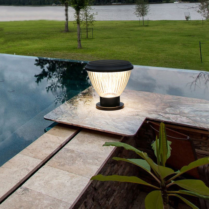 Décoration imperméable extérieure solaire toute du jardin LED dans une lumière de pilier de lampe