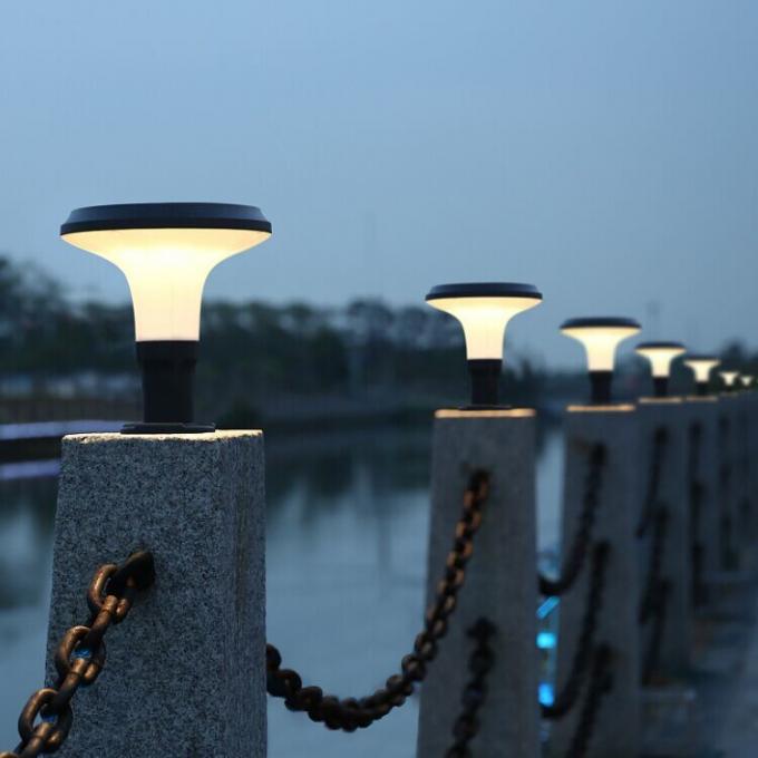 Lumière actionnée solaire de décoration de lumière de pilier des biens imperméables extérieurs LED de style contemporain