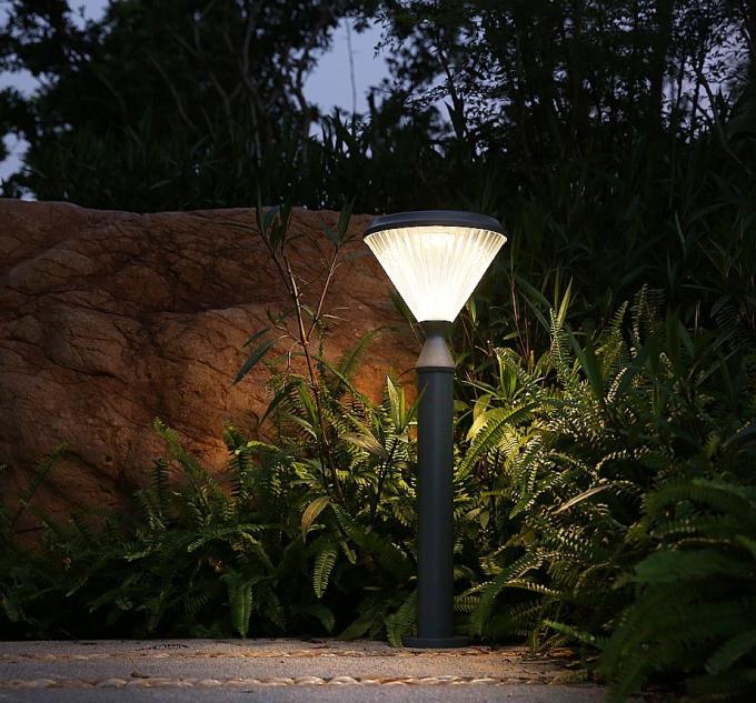 Les courriers de haute qualité de LED Polonais font du jardinage lumière solaire de pelouse de pilier de lampe