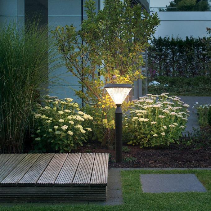 Les courriers de haute qualité de LED Polonais font du jardinage lumière solaire de pelouse de pilier de lampe